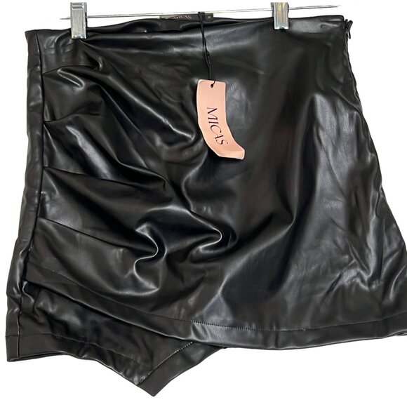 NWT Micas Black Faux Leather Mini Skirt With Side Zipper Rushed Front Side - Picture 5 of 16